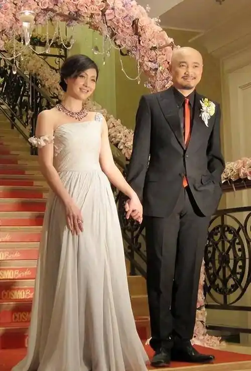 原创结婚19年徐峥屡穿桃色绯闻陶虹肉体的事儿都不叫事