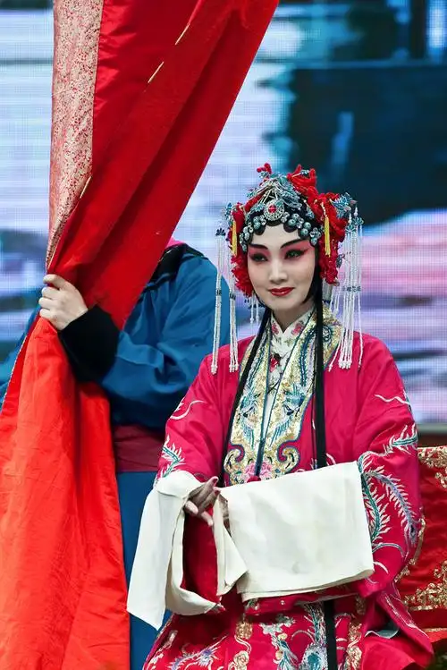 程派传统名剧【锁麟囊】演出实况