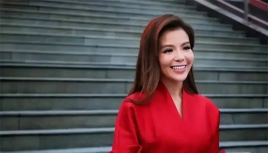 央台主持人朱迅:曾17岁开始独自抗癌,85岁母亲独居国外不愿回家