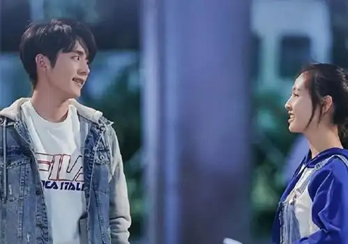 甜蜜初恋情侣图片_冰糖炖雪梨