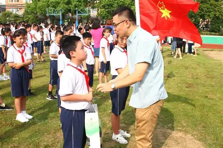 [长宁]西延安中学:牵手入校 温暖启航-2018年上海市西延安中学第一