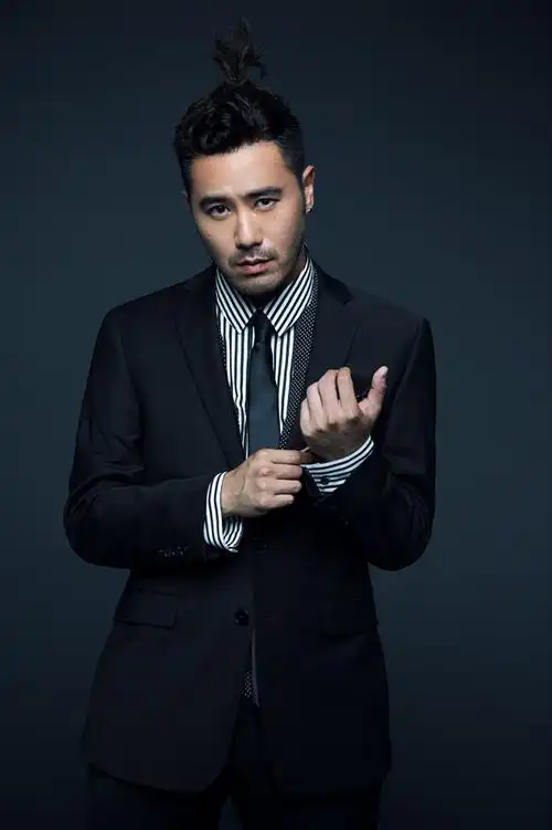 陈亦飞控女王有方