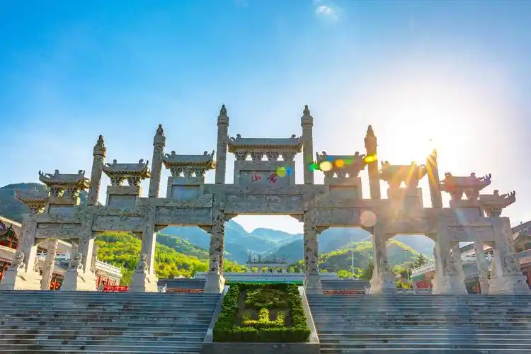 上春山,云蒙春色迷人眼!_沂蒙山_景区_云端