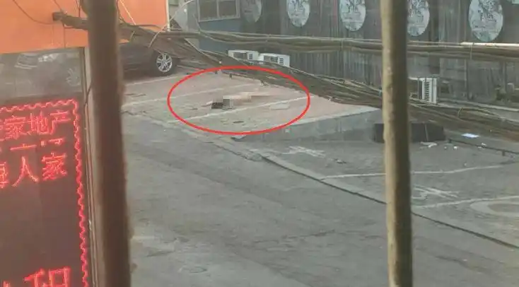 突发!沙区一女子裸身坠楼身亡,不久后一受伤男子从楼道走出