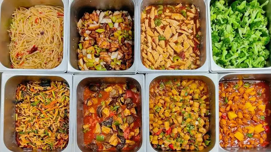 移动的风景线——新南区移动餐车新增午餐-中北大学后勤管理部