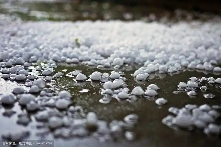 冰雹 作者/吴炜枫