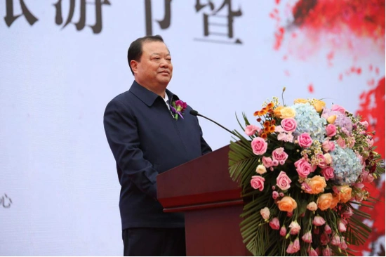 县委书记陈旭升宣布旅游节开幕