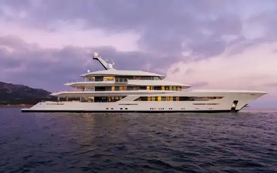 这才叫海上的奢华体验周租金500万的游艇来了