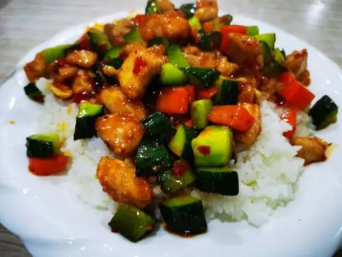 宫保鸡丁盖饭 - 柴喜男 - 图虫