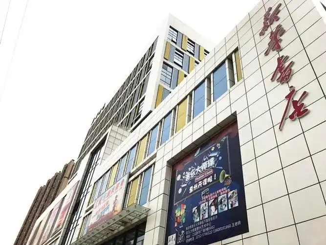 新华广场:有一间逢周末24h不打烊的书吧