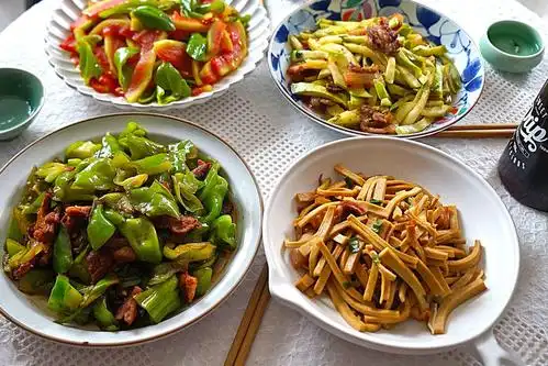 苏北一家四口的极简午餐火了4道家常菜营养又下饭味道超棒