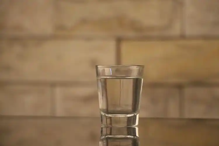 透明玻璃小白酒杯 广告杯 九钱平光 高白料厚底 精品50ml