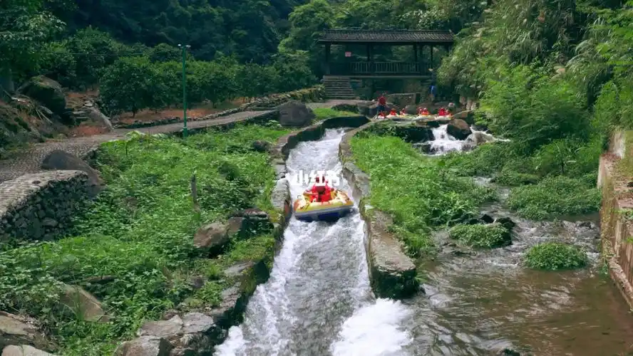 桂林阳朔龙颈河漂流