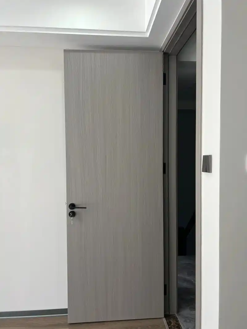 一千多入手的卧室木门真的特别满意,不喜欢复杂的造型,所以定制的没有