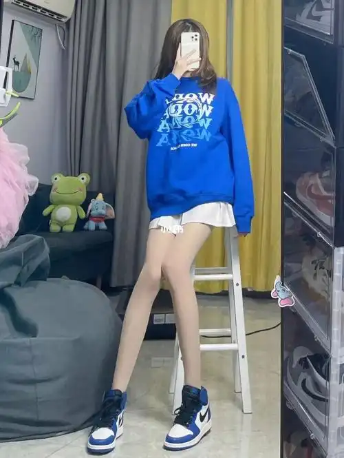 运动学院风女生早秋穿搭鞋子:aj小闪电