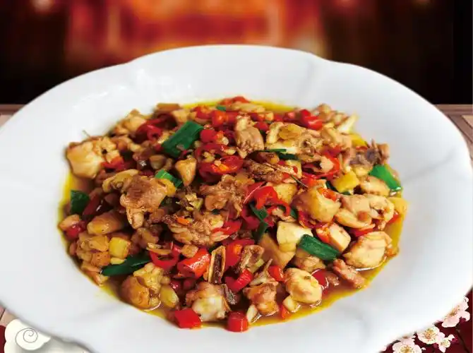 尖椒炒鸡    26元/份