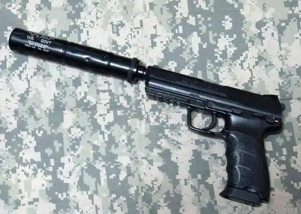 搭配了消音器是一把完美的暗杀武器,在特制部队中受到了极大了欢迎