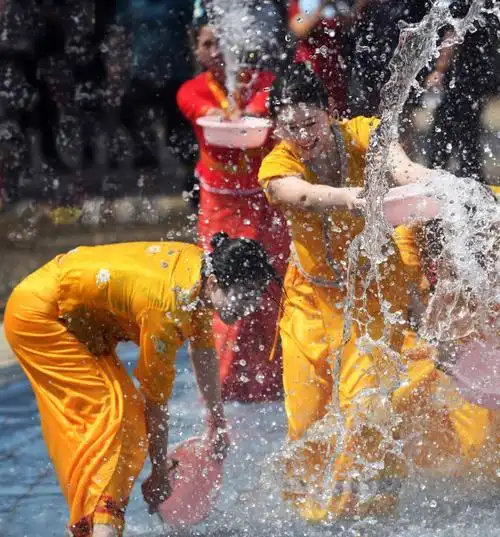 傣族泼水节