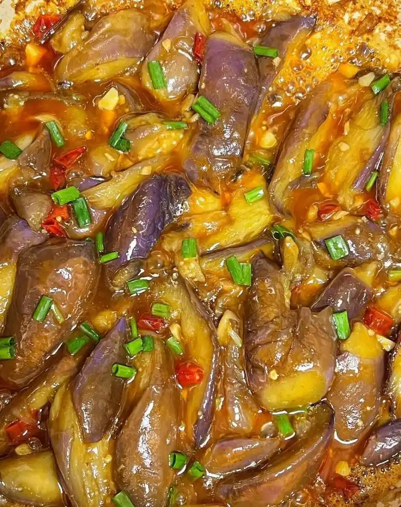 今天来做一道家常红烧茄子? 茄子这样做太费米饭了? 简单做又好吃!