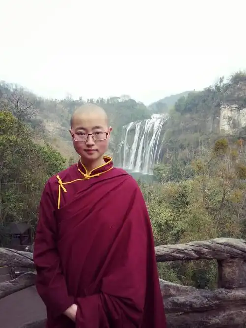 80后美女在雪域高原出家曝昔日长发照很有文艺范21