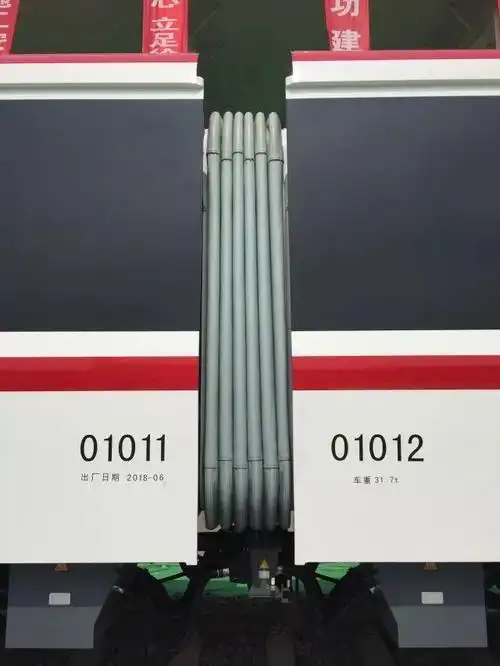 式贯通道全列共有48对门每节车厢设有8对电动塞拉门车门列车链接处和