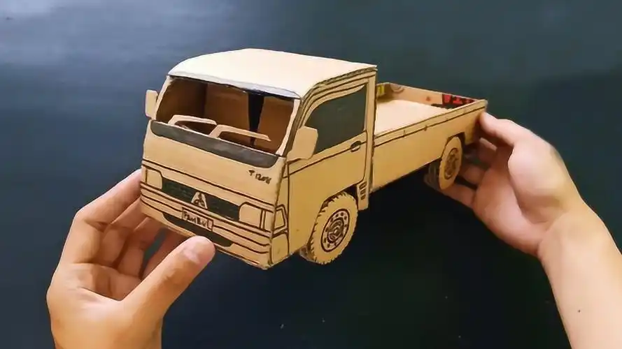 教你如何在家里用纸板制作玩具三菱小型卡车