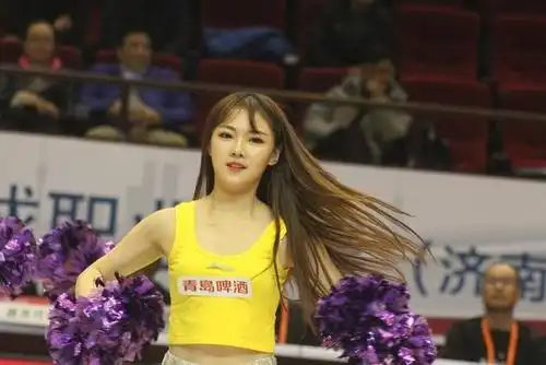 山东高速最清纯篮球宝贝就是她 已成cba赛场一道靓丽的风景线