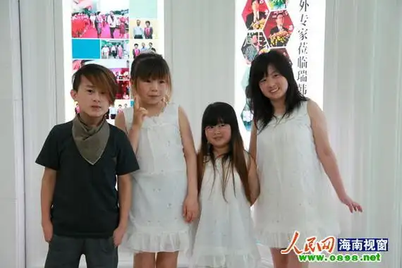 袖珍杨萍 袖珍三姐妹杨萍,云云,莎莎的成长故事 / 比乐族