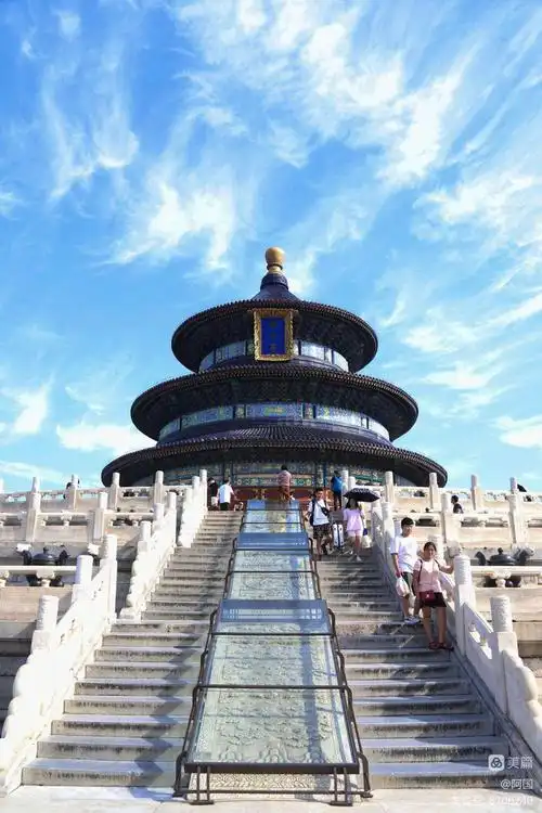 北京的秋天最美,天坛更是一道靓丽的风景线.