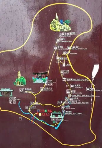 太室山黄峰盖下的中岳庙始建于秦,唐宋时极盛,是河南现存规模最大的