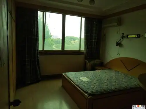 振泰小区,双实验,屋内干净,中间楼层,照片真实,看房有钥匙