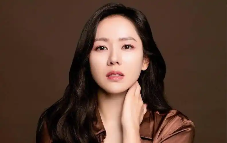 《爱的迫降》超长售后:玄彬生日前夕,孙艺珍晒cp粉所送蛋糕|爱的迫降