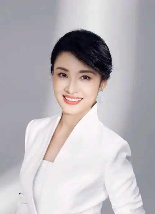 周涛亮相飞天奖现场,气质优雅太高级,状态力压孙俪和陈数,真正的冻龄