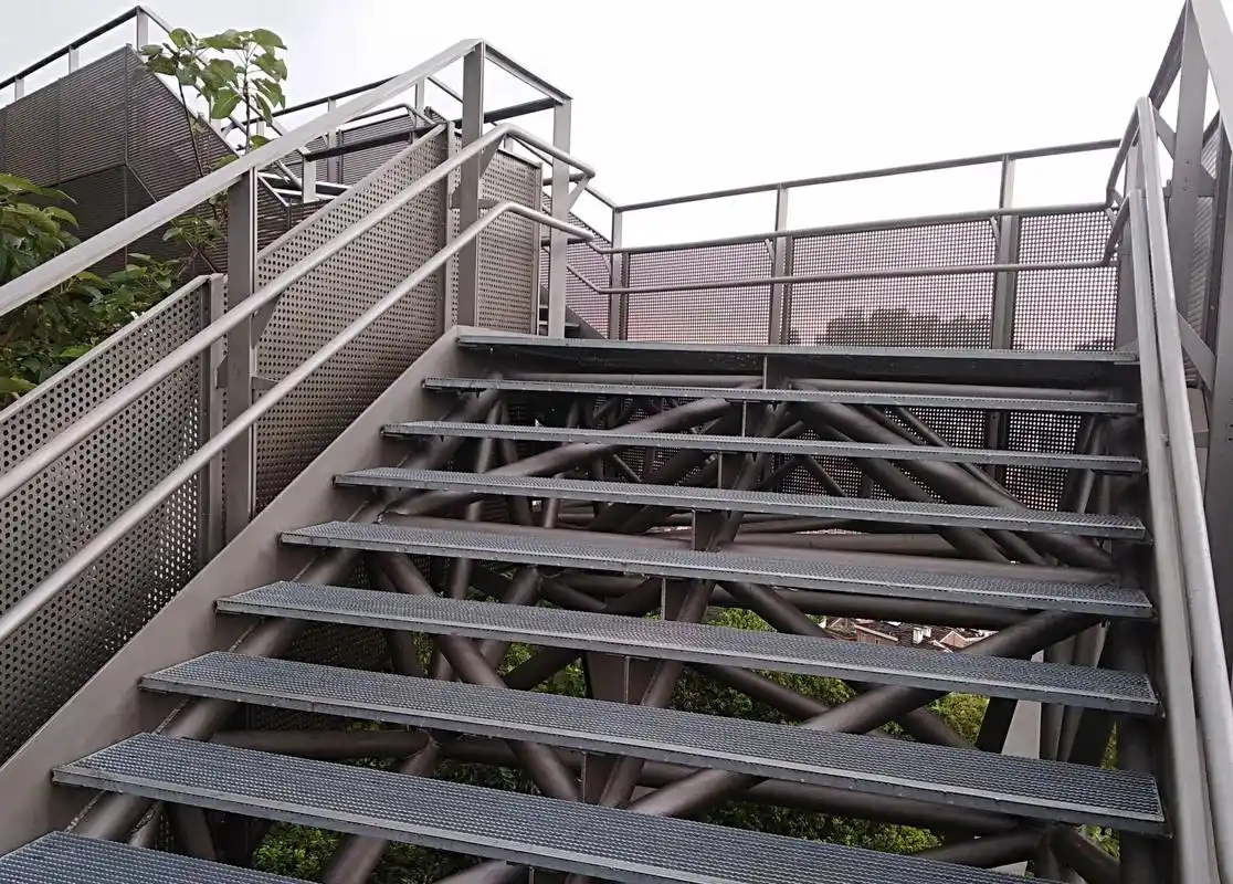 国内首条空中全钢结构景观步行走廊,漫步其中,拥抱自然.