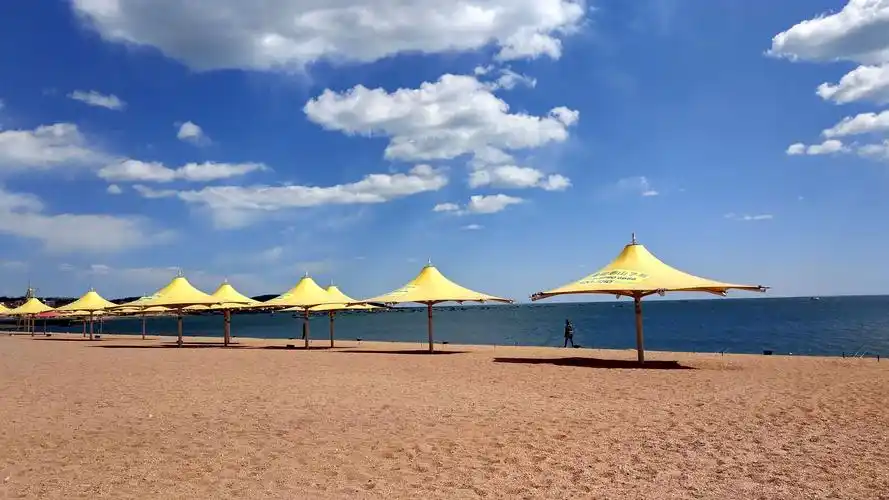 3月底的金石滩黄金海岸,宁静的海滩,没有了夏日的喧嚣