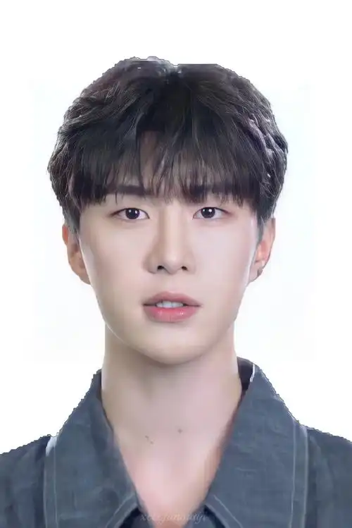 范丞丞超话#范丞丞左肩有你#男高证件照 这位同学什么时候开学@范丞丞