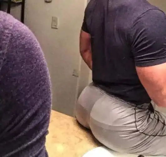 当男人也练出了蜜桃臀,真骚!