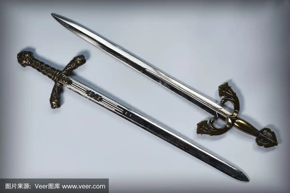 白色背景上的骑士剑