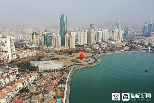 青岛:平流雾过后的五四广场