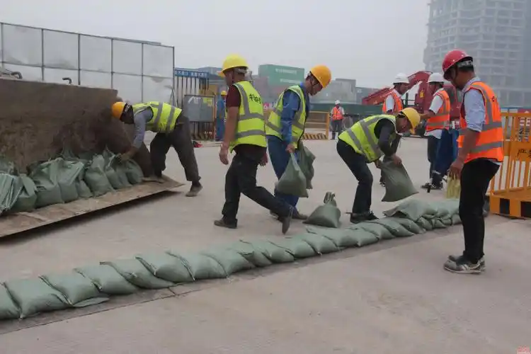 中铁上海局深圳市前海市政工程开展防汛应急演练应对梅雨天