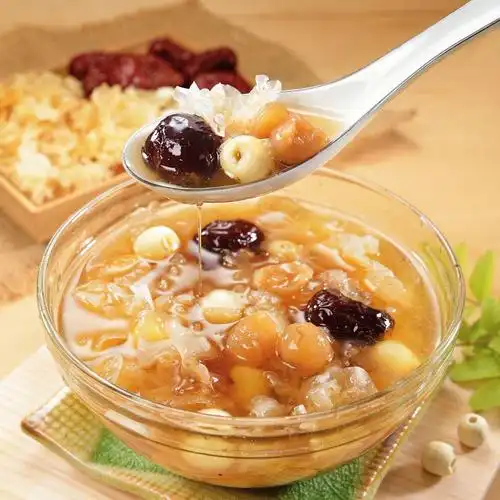 银耳桂圆莲子汤