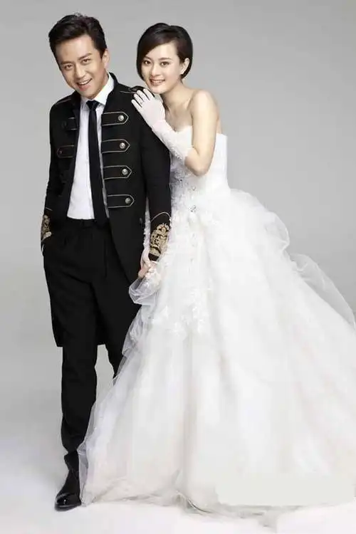 高雅西装,唯美婚纱,谦谦有礼,婉婉有仪.西服何时有?媳妇何时有!