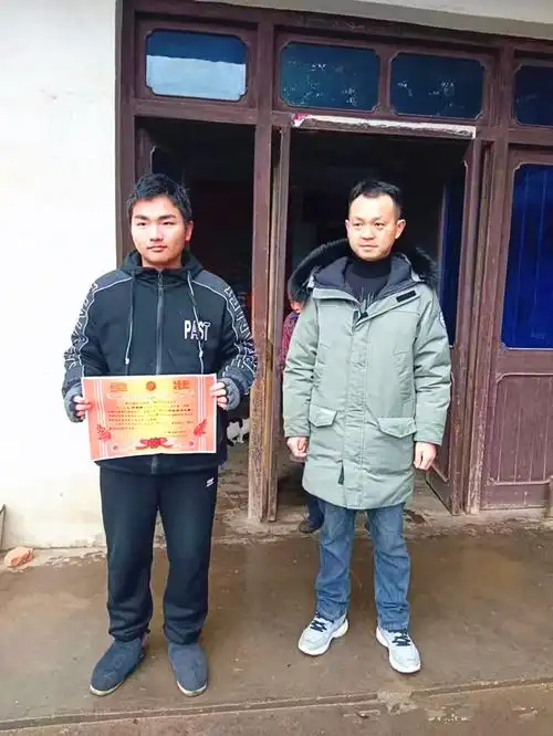 枞阳中学高一年级组织开展期末统测表彰暨家访活动