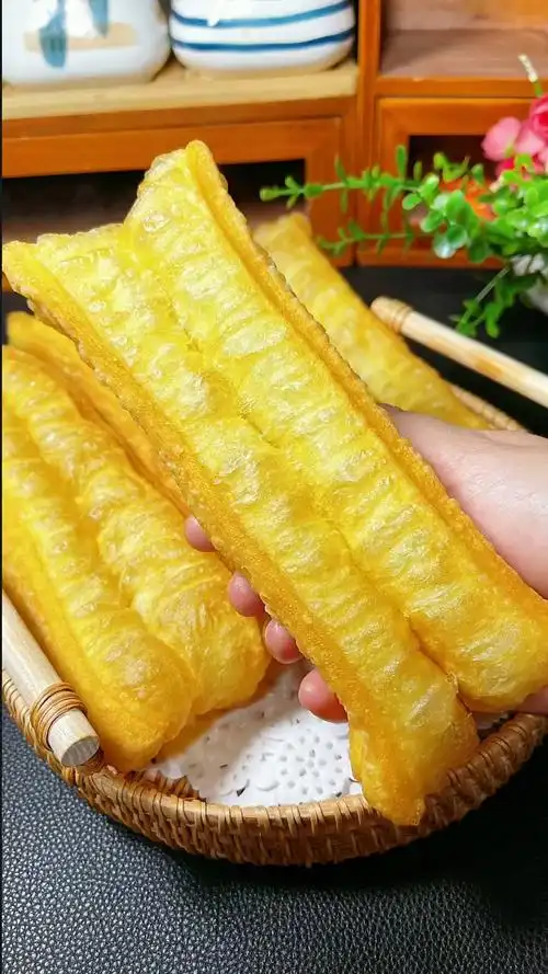 颠覆传统油条做法只需加水就可做出香酥大油条