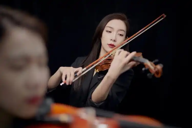 小提琴老师的小提琴写真