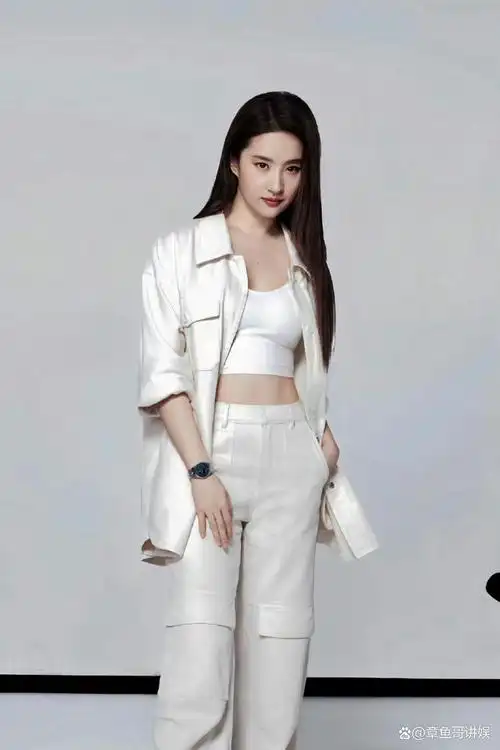 刘亦菲的罗马机场时尚秀