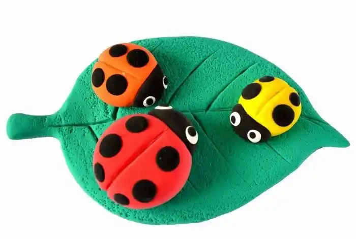 橡皮泥制作教程:瓢虫