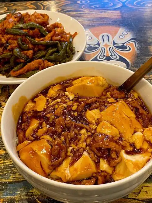 哈尔滨我想再吃1000次的豆花里脊盖饭