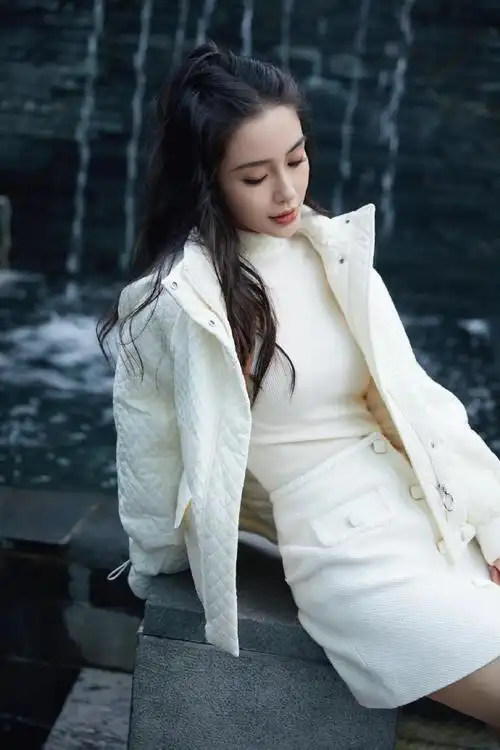 杨幂angelababy今日活动造型#杨幂杨颖谁最美永远是个伪命题,只能说