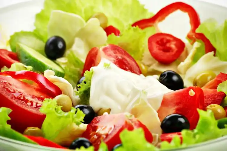 蔬菜和水果沙拉图片